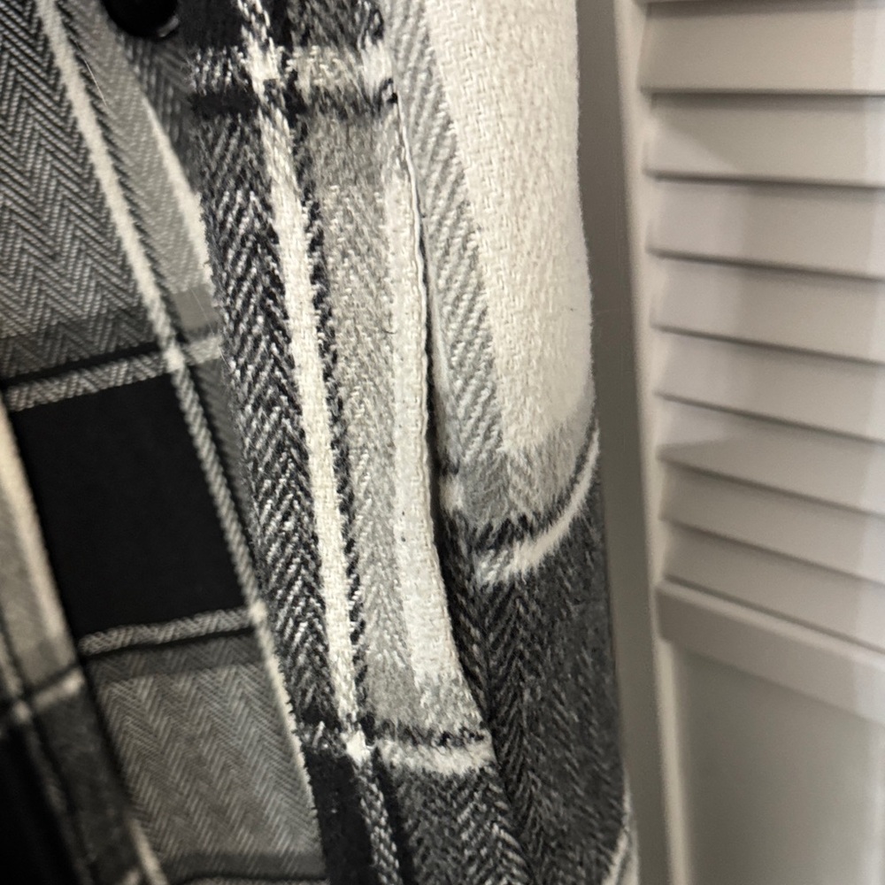 Papa Black and White Plaid shaket - Picture 3 of 3